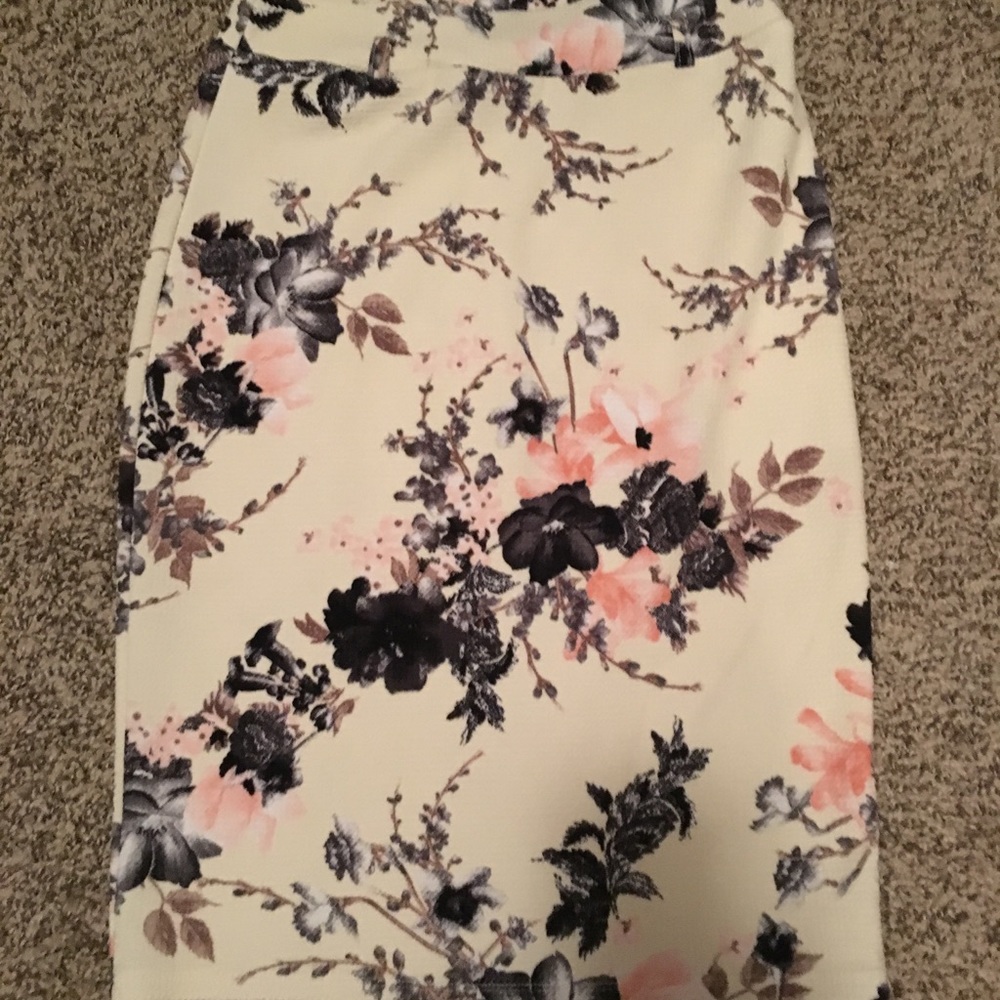 Cream color floral pencil skirt